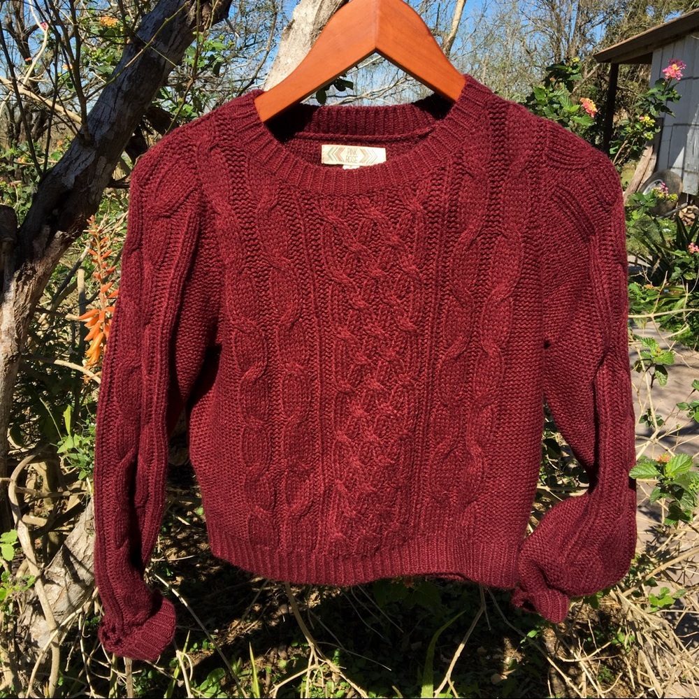 Solid maroon cropped sweater!